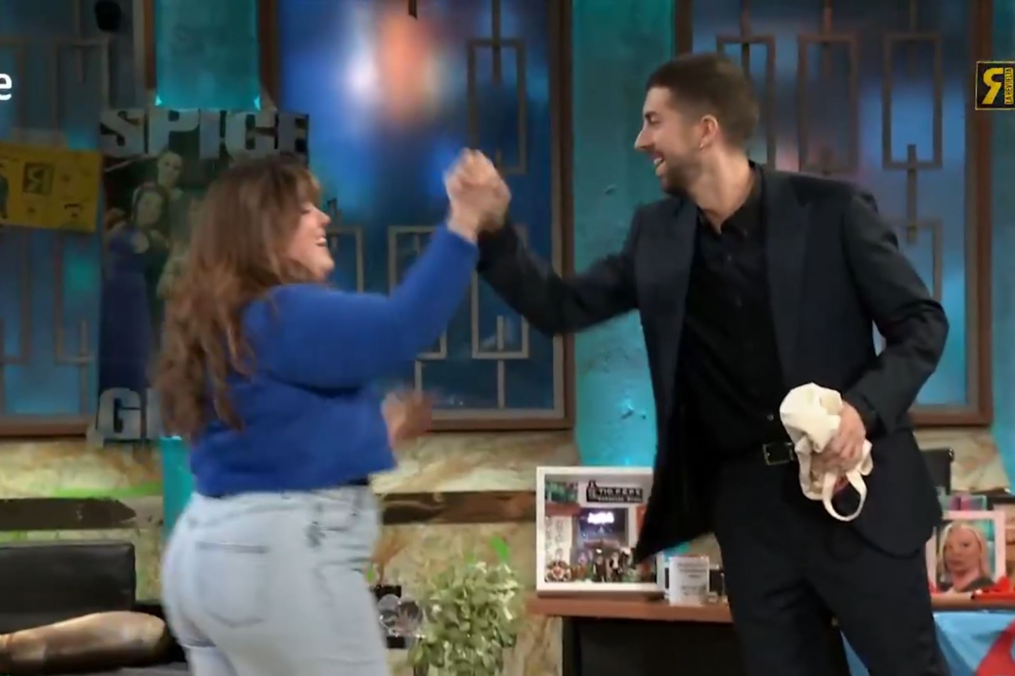 和悬念的羽 和悬念的羽